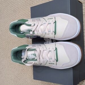 New Balance 550 Biege and Green Sneakers